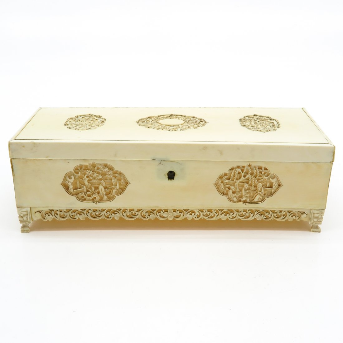 Chinese Carved Glove Box: 25 x 8 x 10 cm.