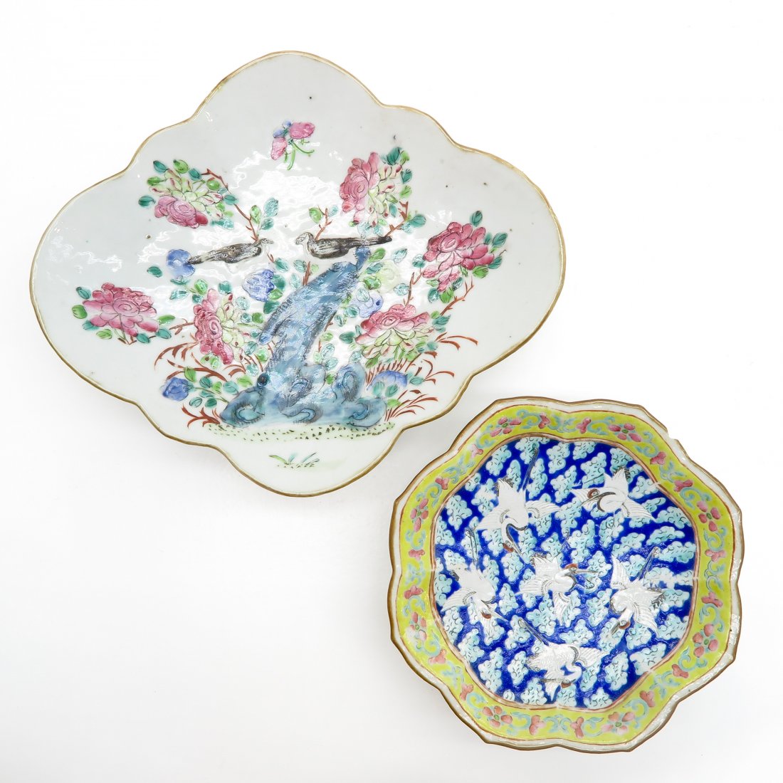 Lot of 2 China Porcelain Altar Plates: 27 x 6 x 23 cm.