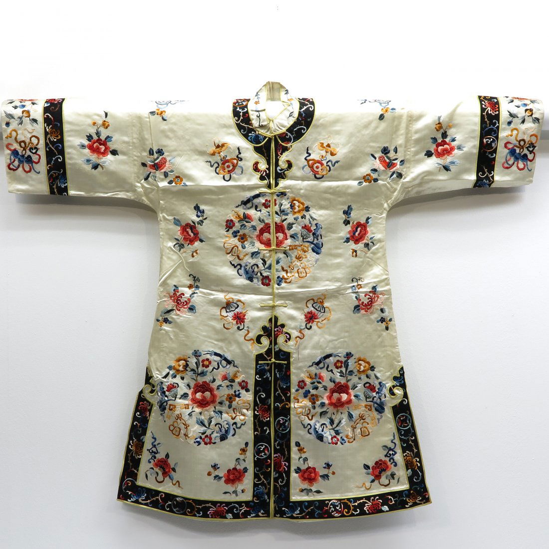 Embroidered Silk Chinese Jacket (1 of 5)