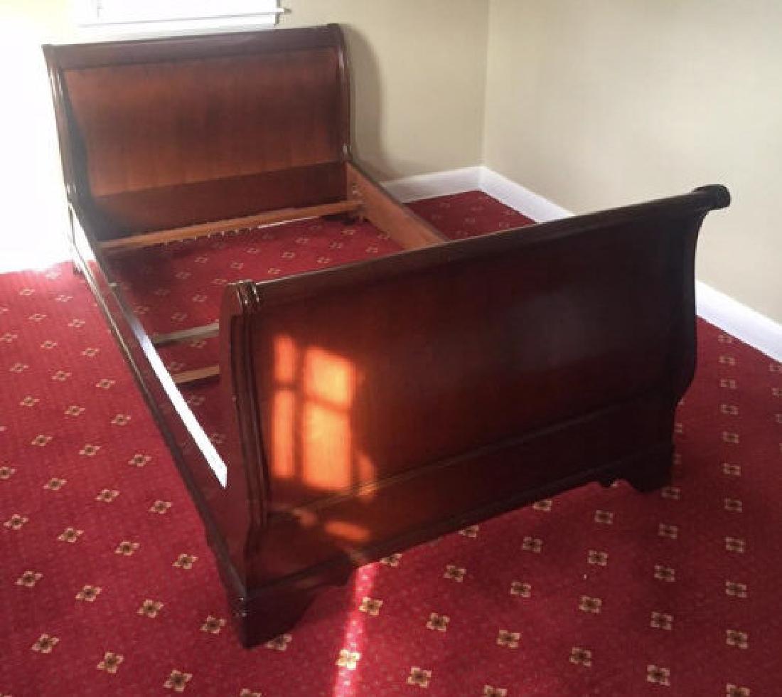Contemporary Traditional Twin Mahogany Sleigh Bed (1 of 4)