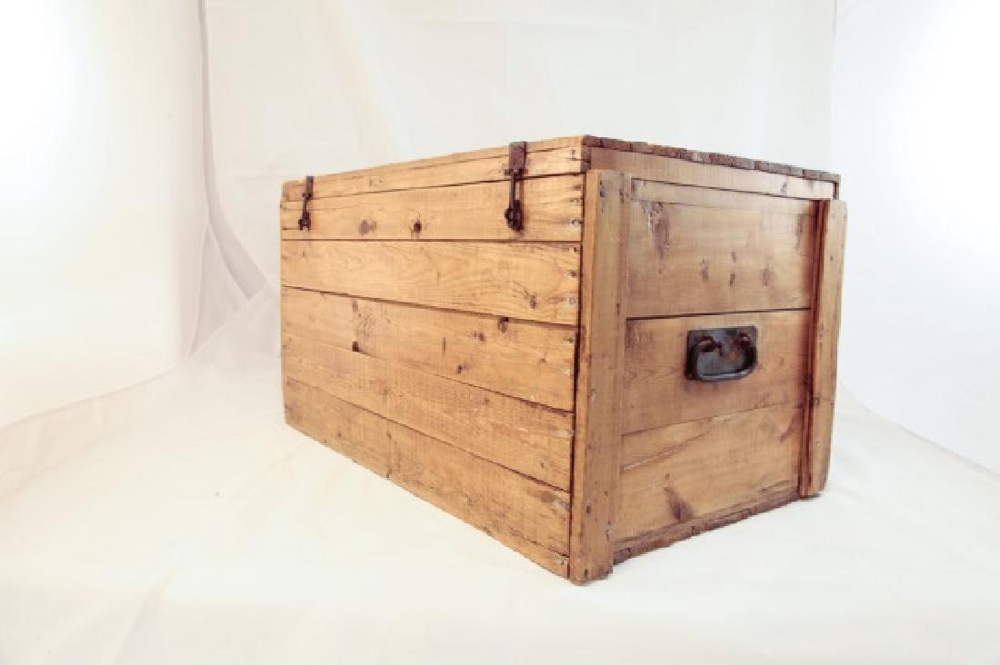 Country American Pine Board Hope Chest or Trunk (1 of 2)