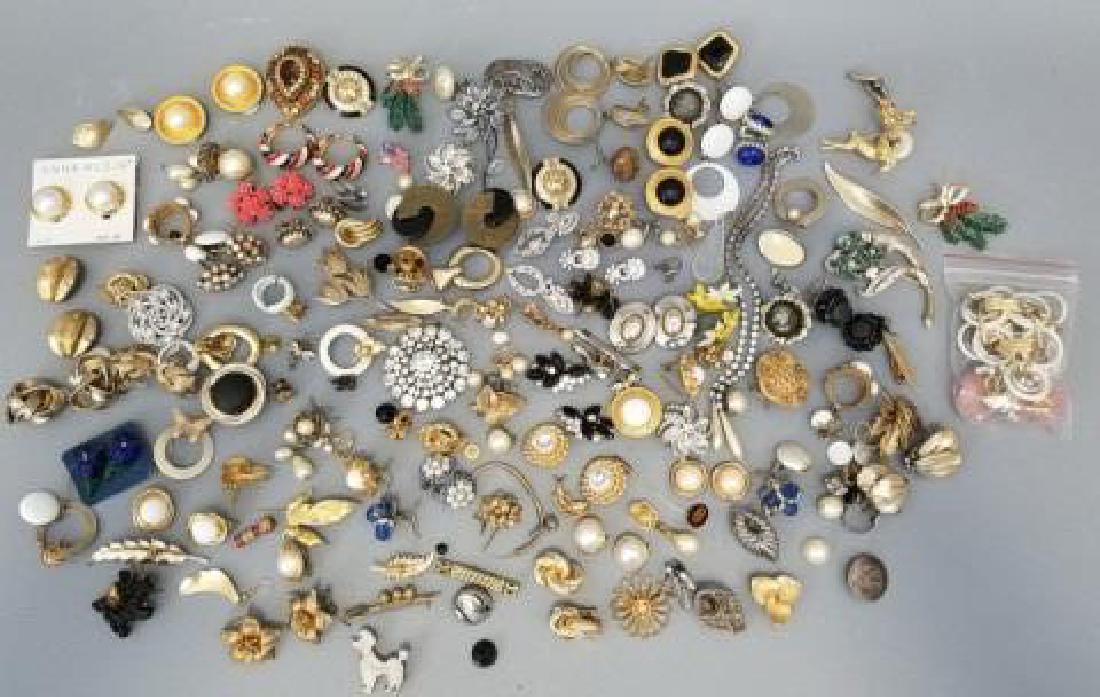 Vintage & Retro Costume Jewelry Earrings & Brooch: Vintage & Retro Costume Jewelry Earrings & Brooches. Designer signed items, rhinestone, paste, metal, plastic, plated. Various makers and ages.