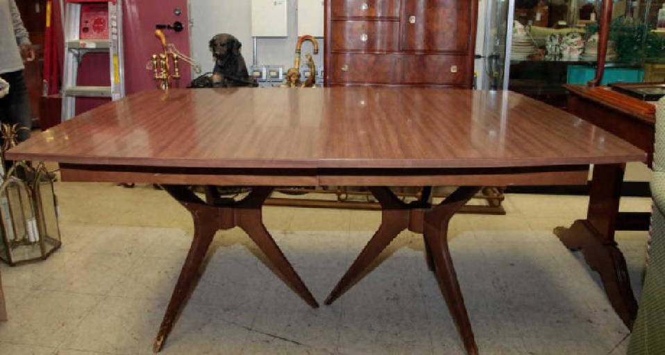 Watertown Slide Dining Room Table With 2 Leaves