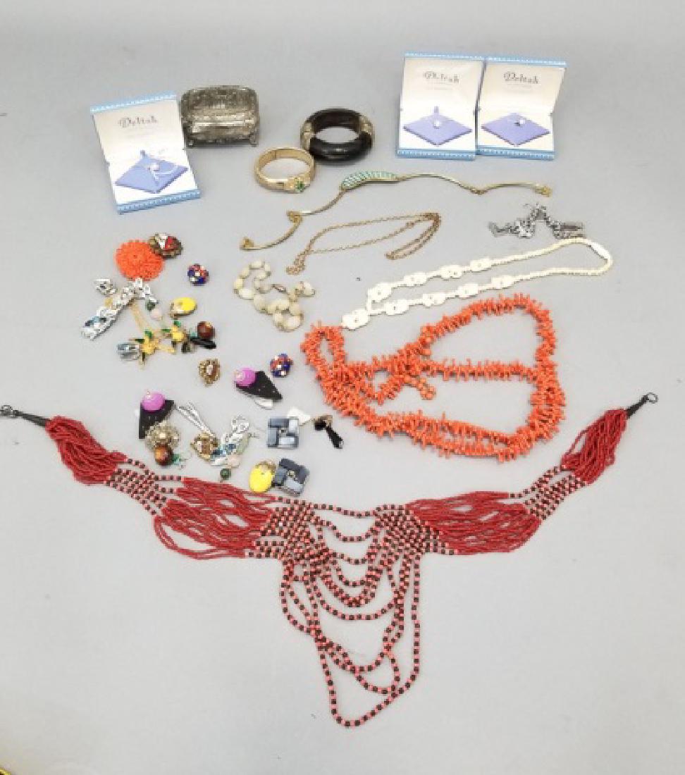 Collection Vintage Costume Jewelry & Jewelry Box (1 of 10)