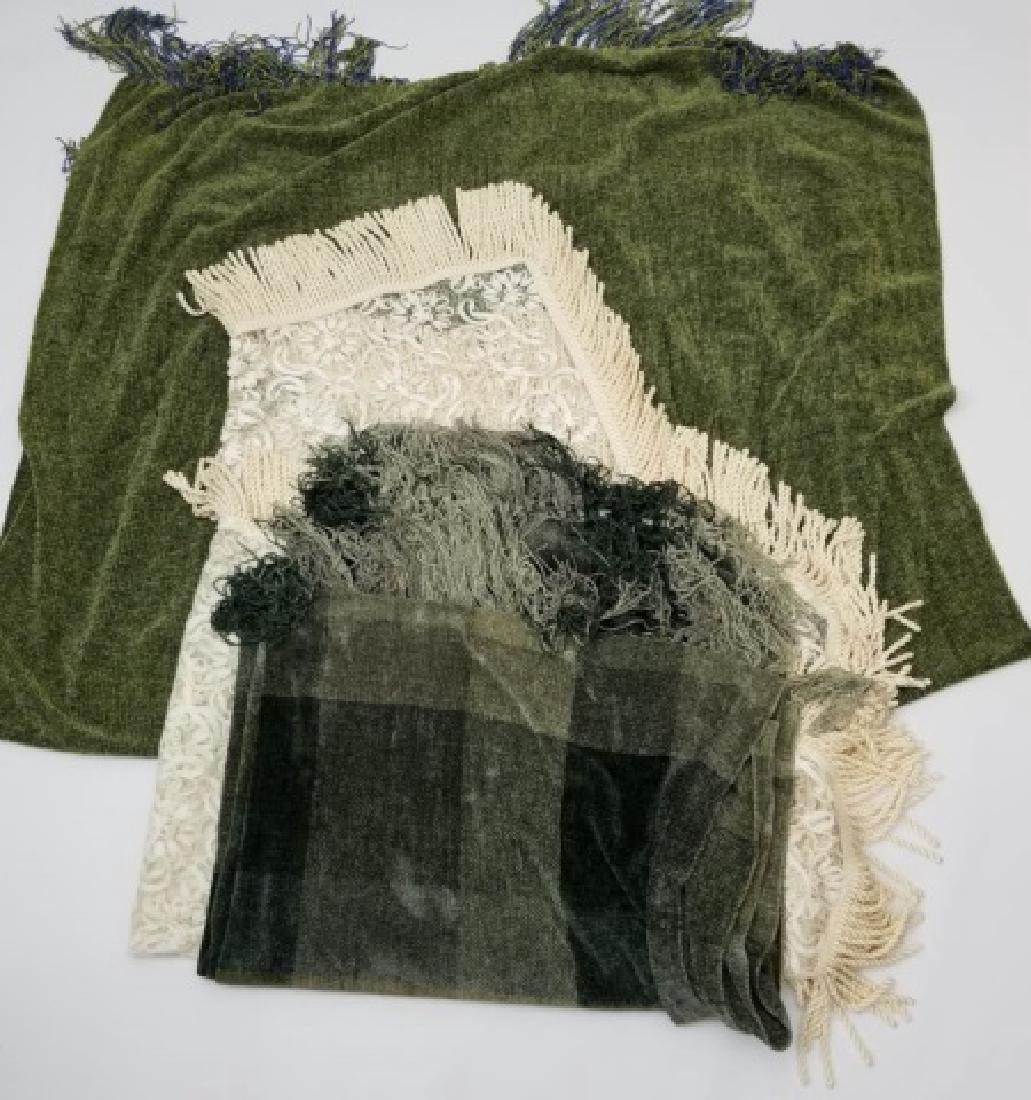 Lace & Rope Fringe Table Cloth & 2 Throw Blankets (1 of 10)