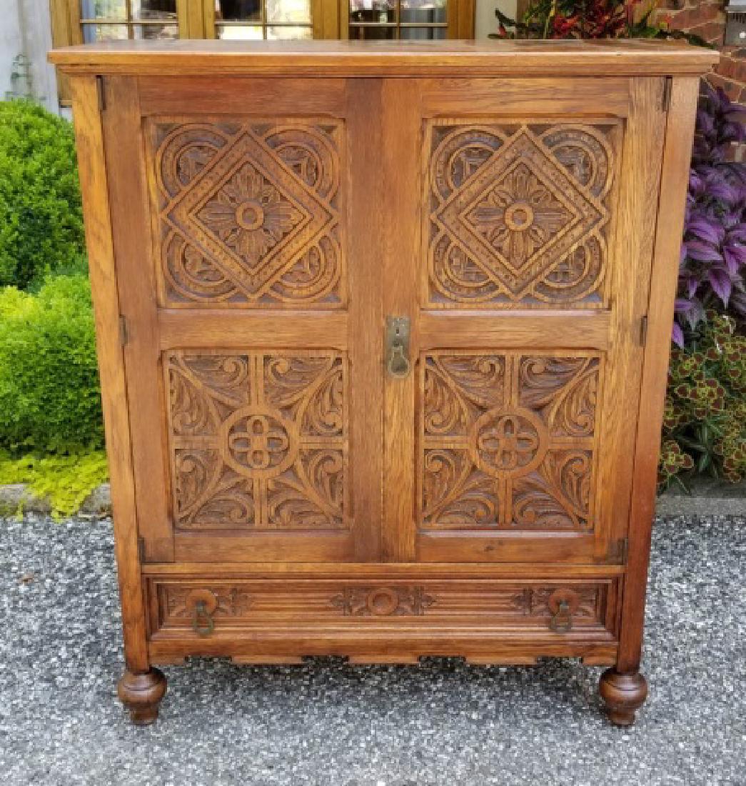 Antique English Jacobean / Tudor Cupboard Cabinet (1 of 5)