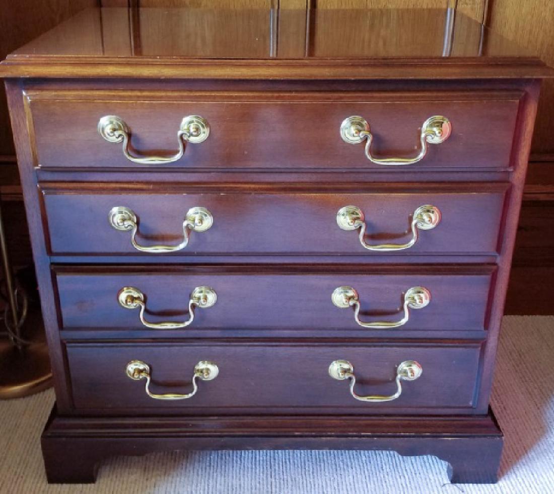 English Style Small Chest of Drawers / Night Stand (1 of 7)