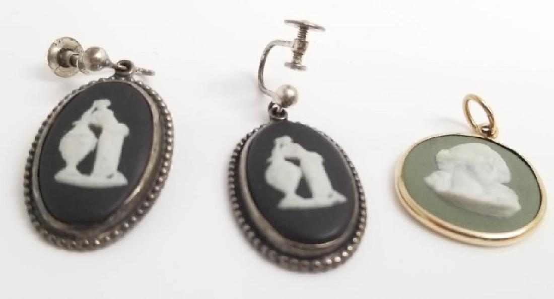 Estate Wedgwood 14kt Gold & Silver Jewelry Items: Estate Wedgwood 14kt Gold & Silver Jewelry Items. Wedgwood Jasperware porcelain plaques mounted in 14kt yellow gold and silver. Necklace pendant and earrings. Marked on backs. Each earring measures ju