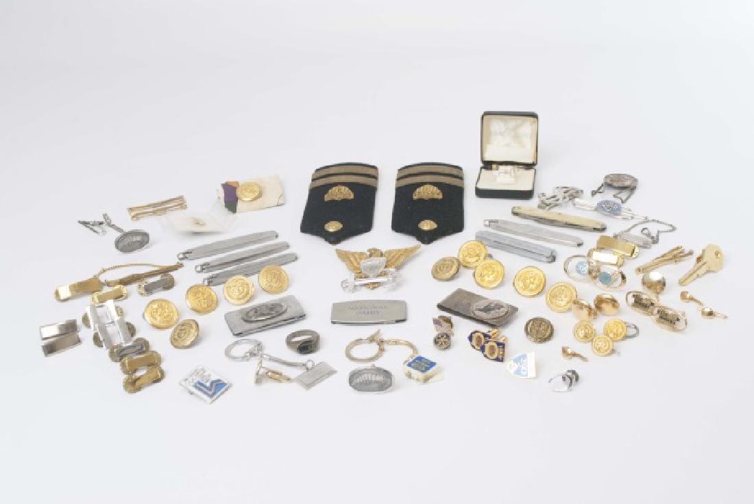 Collection Military Badges, Pocket Knives, Etc (1 of 13)