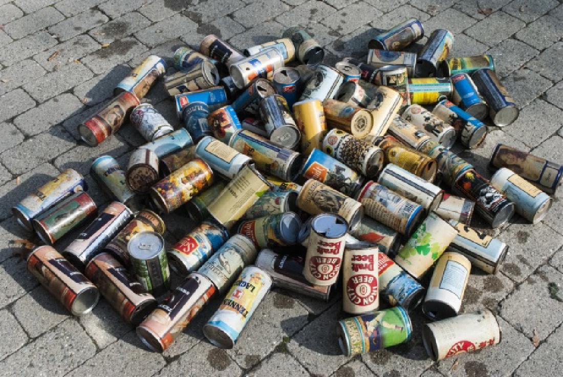 Collection of Vintage 20th C Empty Beer Cans (1 of 8)