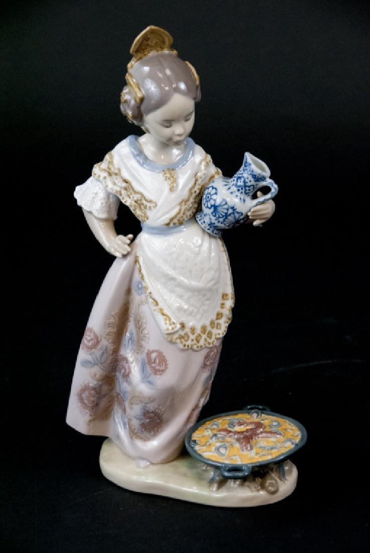 Lladro Spanish Porcelain Hand Painted Statue (1 of 7)