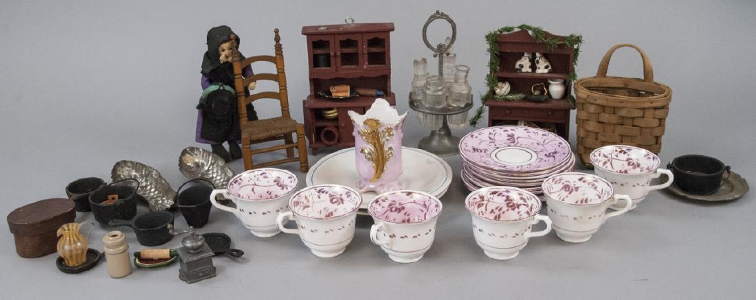 Antique Child Tea Set & Doll House / Miniatures (1 of 10)