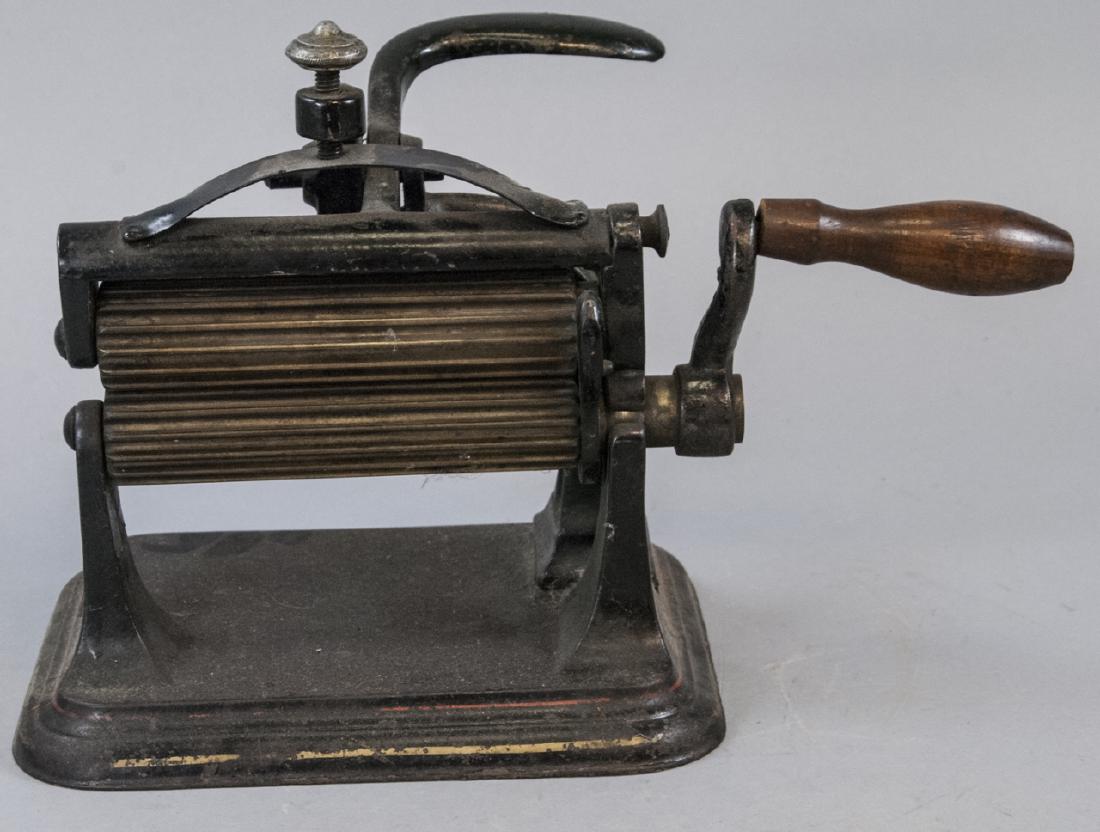 Antique Cast Iron Crimper Machine/Pasta Maker (1 of 6)