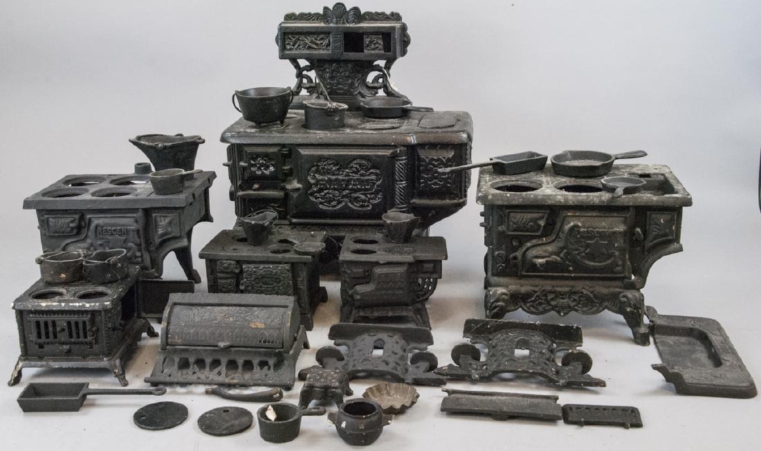 Three Antique Cast Iron Salesman Sample Stoves (1 of 10)