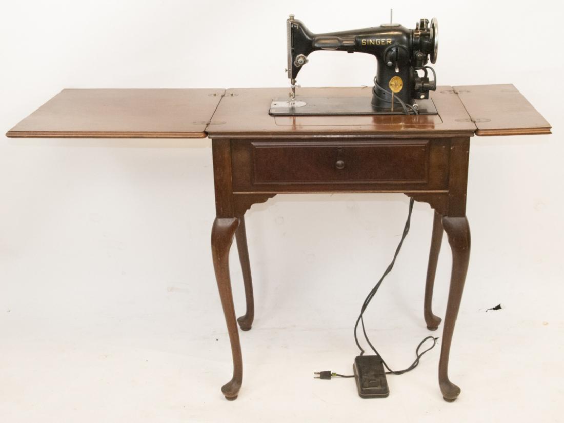 Antique Singer Sewing Machine in Desk (1 of 8)
