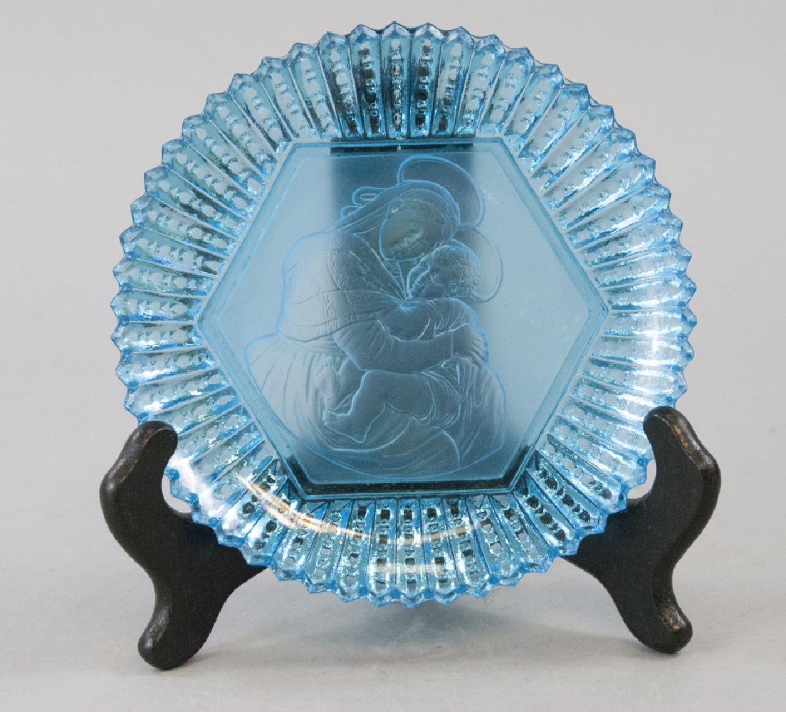 Vintage Fenton Style Glass Plate Madonna & Child (1 of 3)