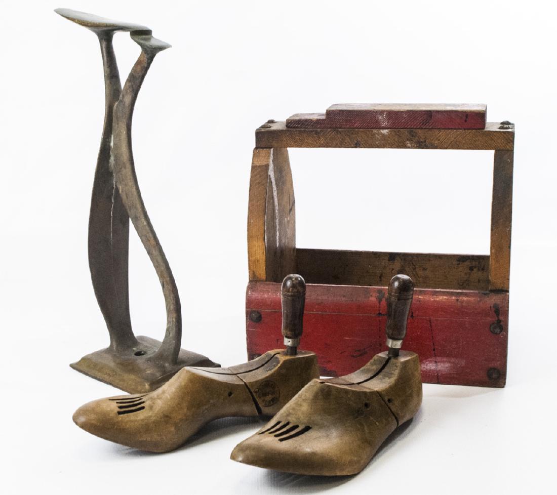Antique Shoe Molds / Forms & Shoe Shine Box (1 of 6)