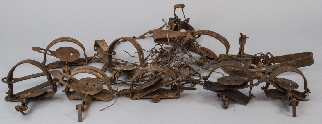Box Full Of 10 Rusted Vintage Small Animal Traps (1 of 6)