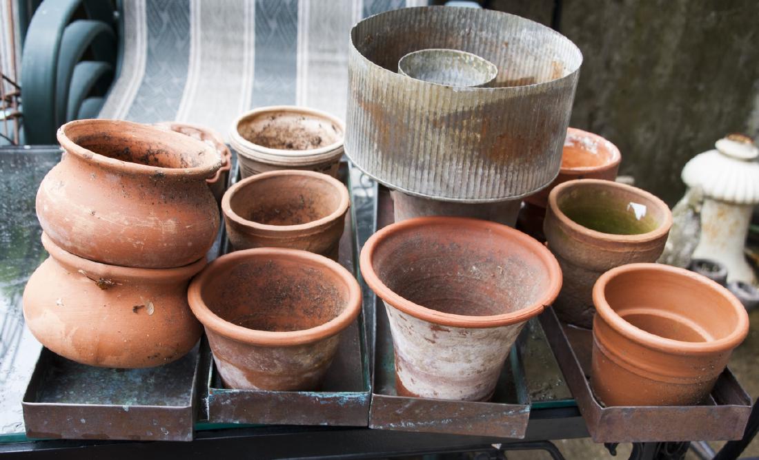 Lot of Medium Terra Cotta Pots & Metal Trays (1 of 4)