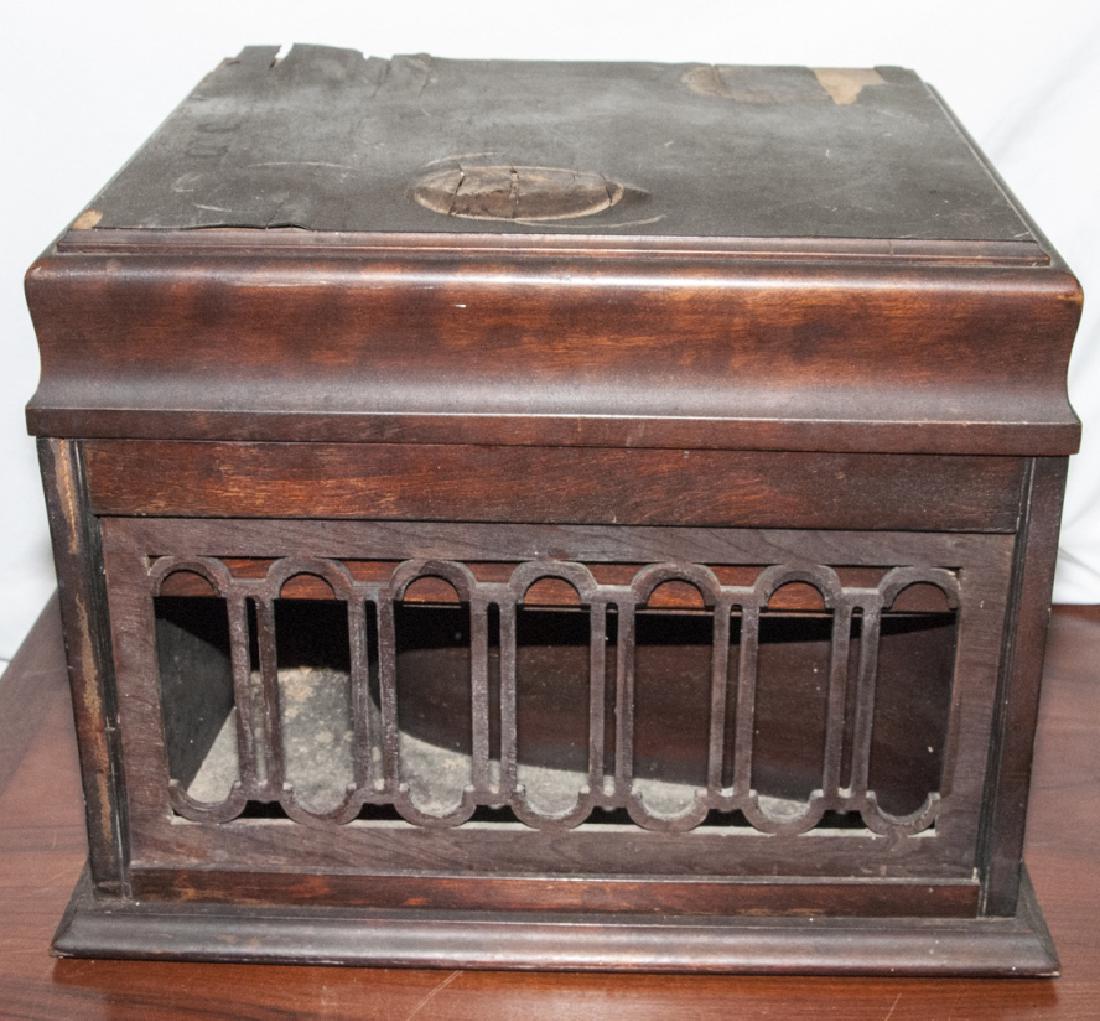 Antique Sonora Phonograph Corporation Victrola (1 of 7)