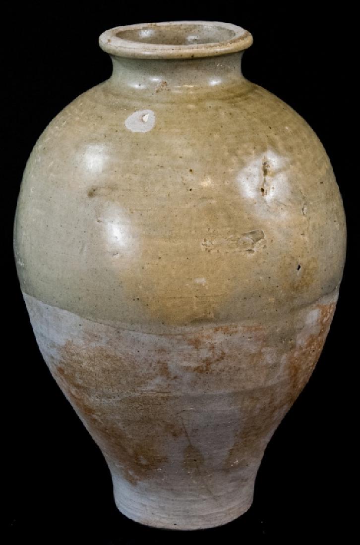 Chinese Tang Dynasty Glazed Pottery Vase (1 of 6)