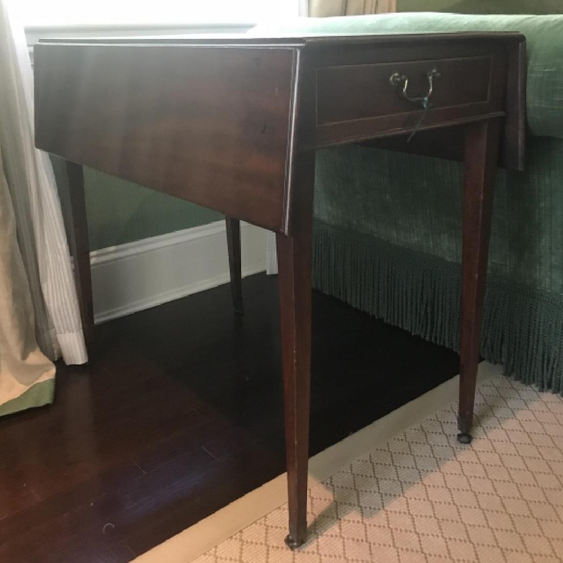 Antique Hepplewhite Style Drop Leaf End Table (1 of 3)