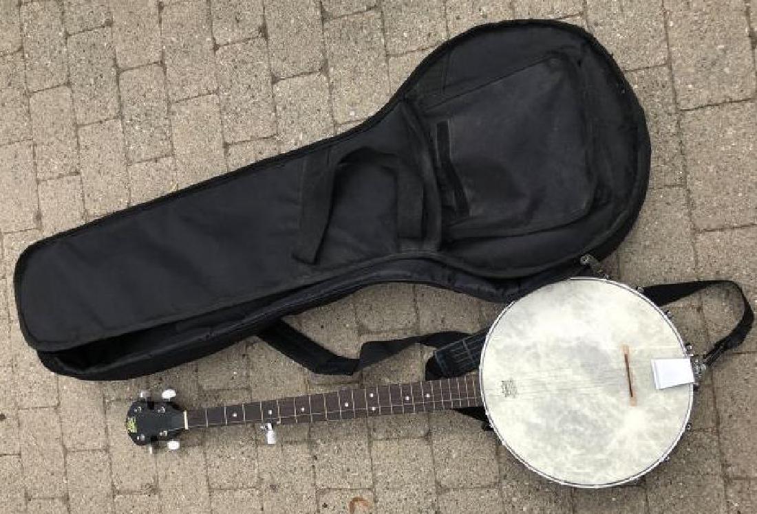 Vintage Banjo by Rogue w Carrying Case (1 of 2)