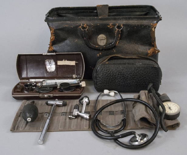 Vintage Doctors Hinged Leather Bag W/ Instruments