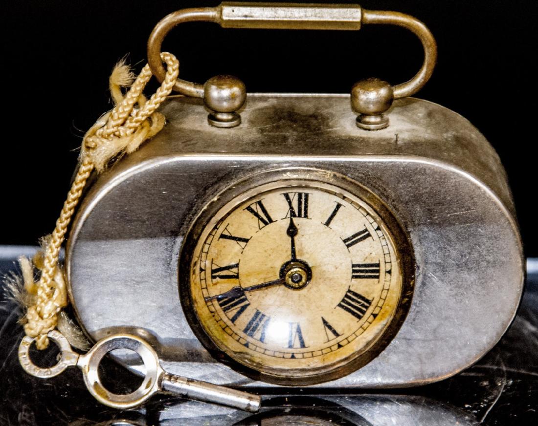 Antique Miniature Art Deco Clock w Original Key (1 of 4)