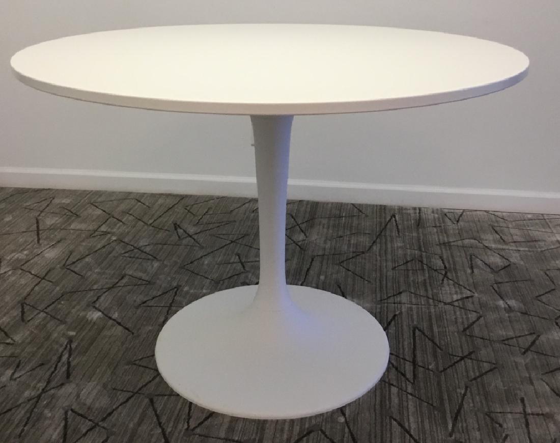 Modern Knoll Style White Tulip Table (1 of 4)