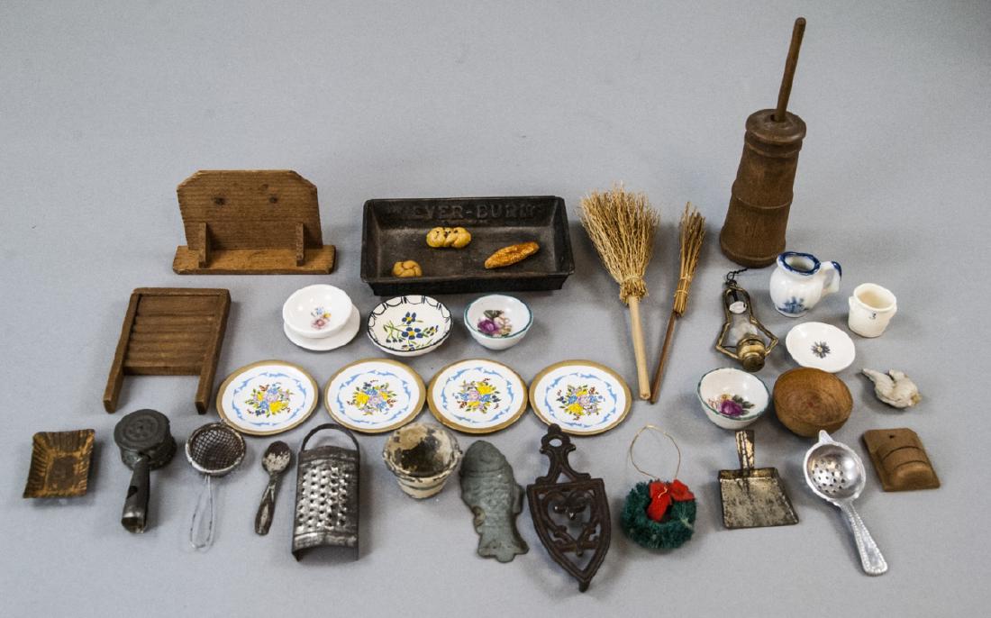Assorted Antique & Vintage Dollhouse Kitchen Items (1 of 8)