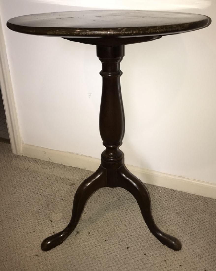 English Country Style Pedestal Base Round Table (1 of 3)