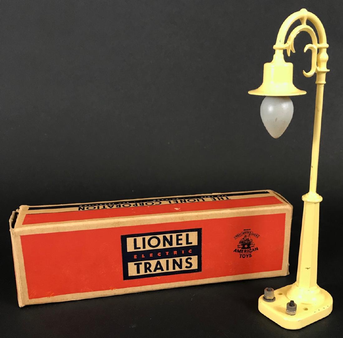 Vintage Lionel Train Street Lamp in Original Box (1 of 5)