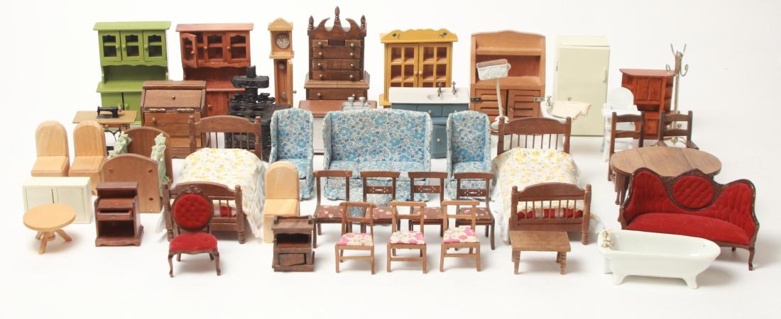 Large Collection of Dollhouse Miniature Furniture (1 of 13)
