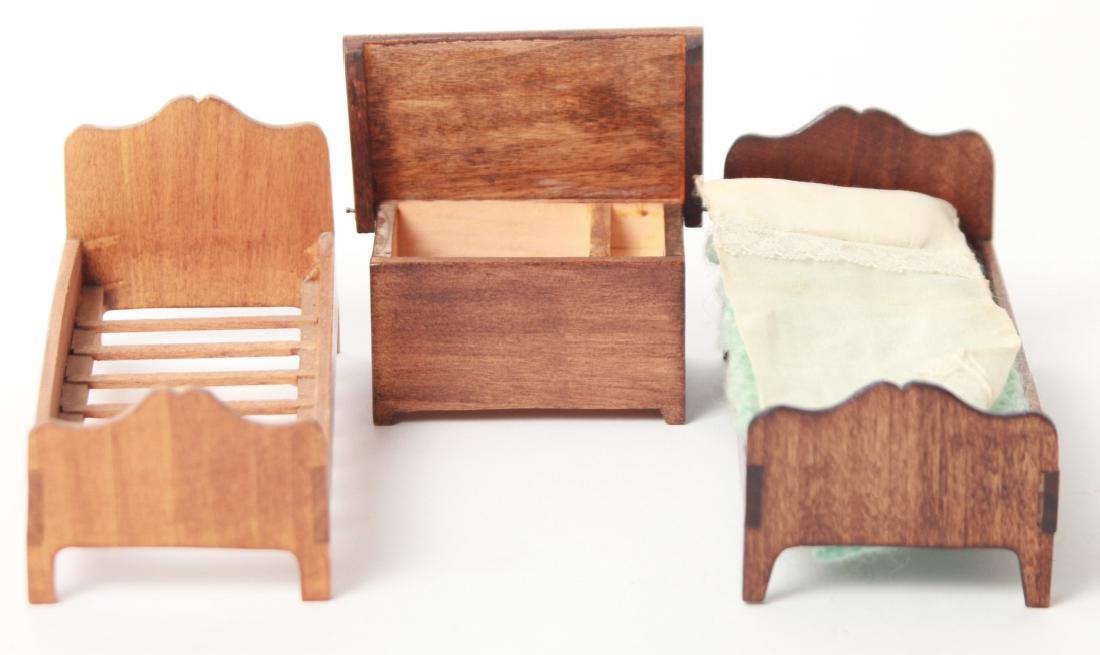 Melville Davey Artisan Dollhouse Miniature Items (1 of 11)