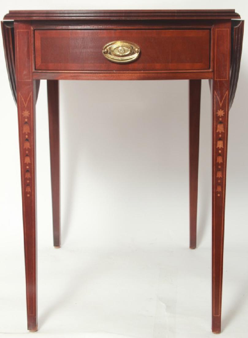 English Pembroke Style Drop Leaf End Table (1 of 7)