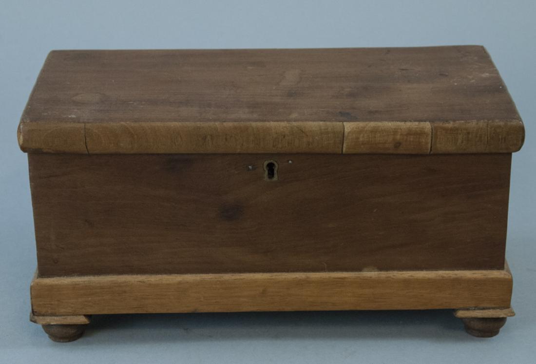 Antique 19th C Salesman Sample Blanket Chest (1 of 4)