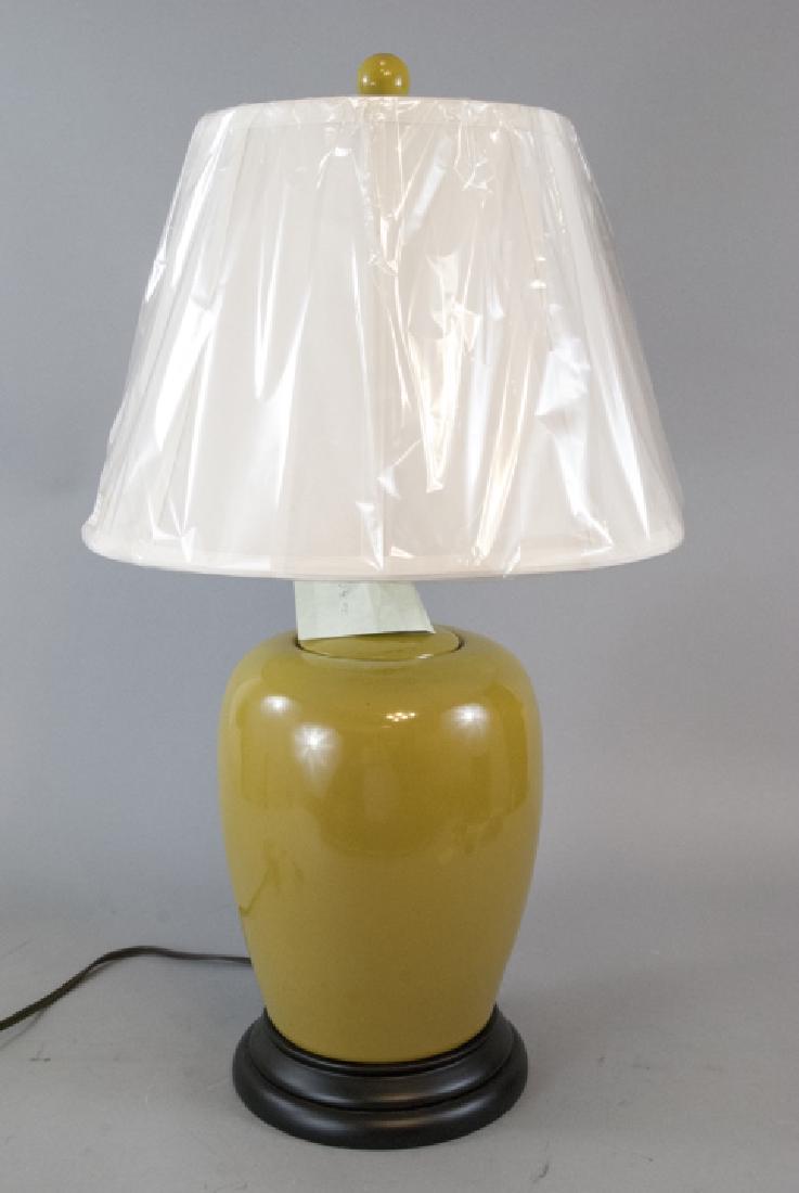 Contemporary Ginger Jar Form Table Lamp W Shade (1 of 4)
