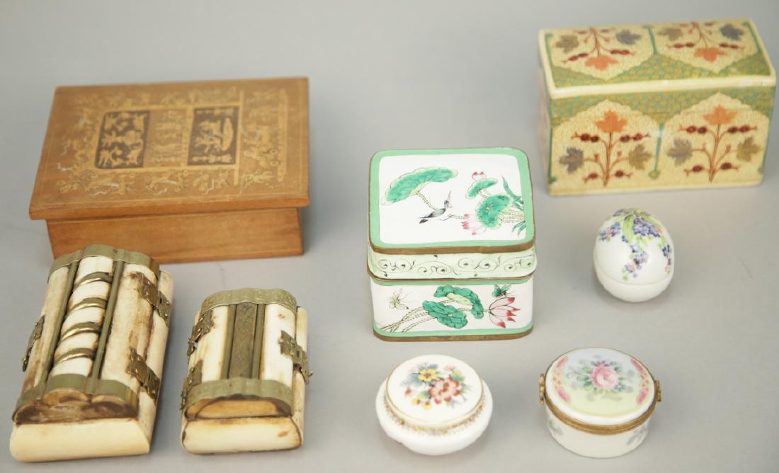8 Vintage Trinket Boxes Incl. Limoges: 8 Vintage Trinket Boxes Incl. Limoges. This lot includes eight vintage trinket boxes, including two hand painted porcelain trinket boxes by Limoges and 2 bone boxes. Largest measures 2 inches x 4.5 in