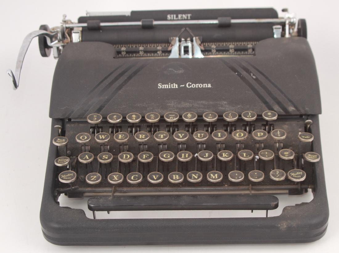 Vintage Smith & Corona Typewriter (1 of 12)