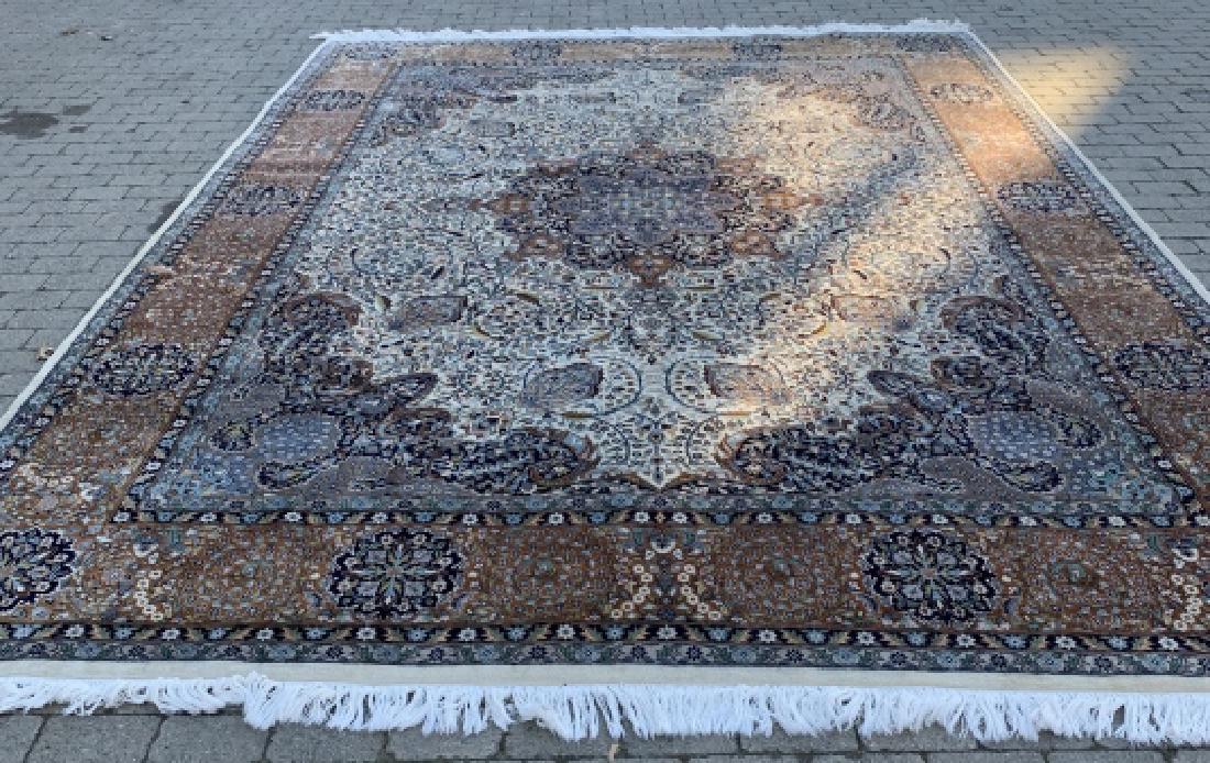 Oriental Shiraz Style Hand Knotted Wool Rug (1 of 8)