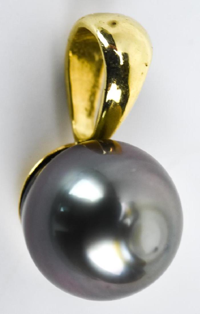 Estate 14kt Yellow Gold & Tahitian Pearl Pendant: Estate 14kt Yellow Gold & Tahitian Pearl Pendant. Measures 1/2 an inch in length.