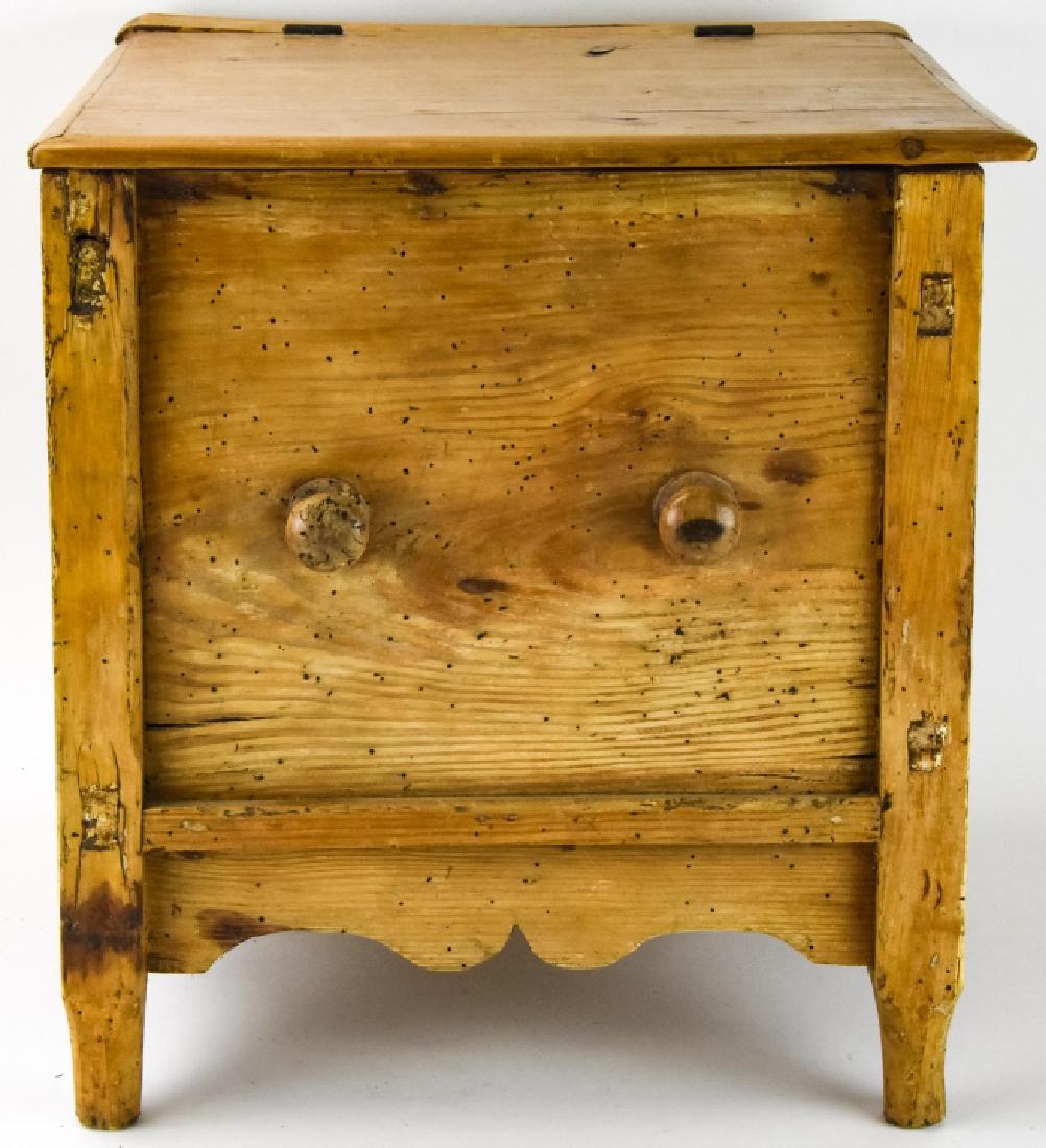 Antique Country Style Rustic Pine Storage Box: Antique Country Style Rustic Pine Storage Box. Storage box constructed of antique wood. Measures 16 inches x 14.5 inches x 14.25 inches.