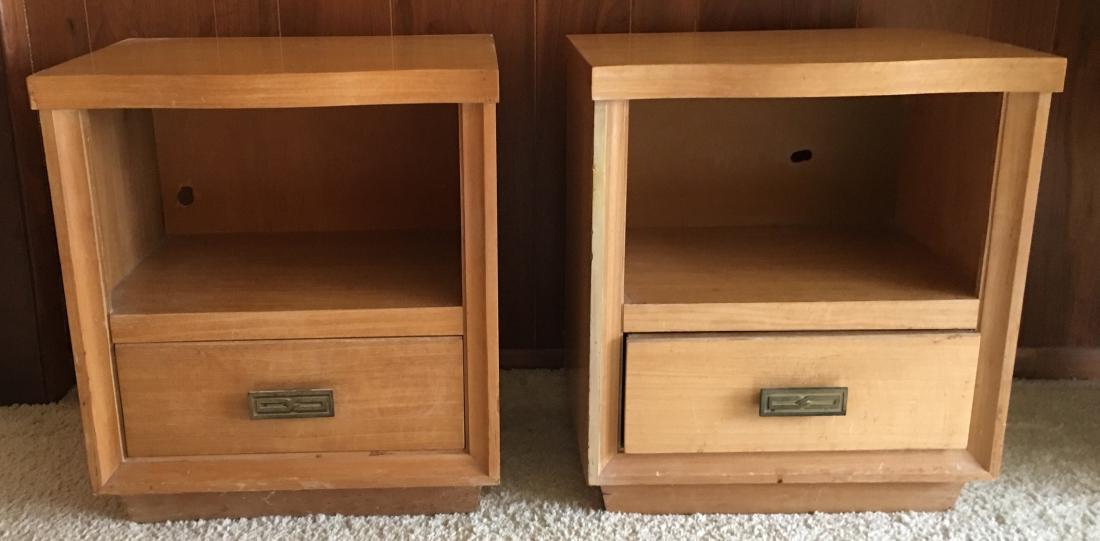 Pair Contemporary Style Nightstands / End Tables (1 of 5)