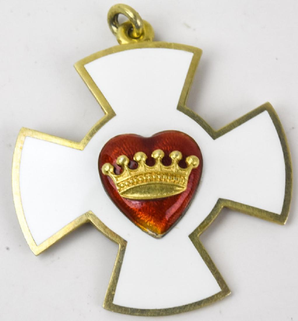 Antique Enamel Maltese Cross w Heart & Crown: Antique Enamel Maltese Cross w Heart & Crown. Odd Fellows fraternal piece. Necklace pendant / medal with whit enamel, red heart and gold tone heart. Back reads Be Just Merciful Honorable And Brave. Me