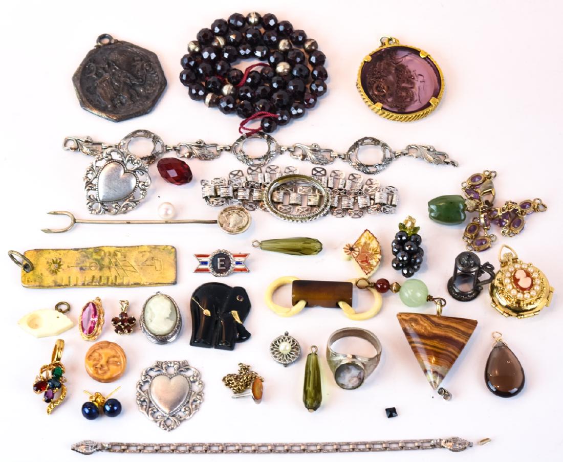 Collection of Vintage & Antique Costume Jewelry: Collection of Vintage & Antique Costume Jewelry. Including onyx, garnet, agate, lockets, bakelite. Pieces / components and complete items.