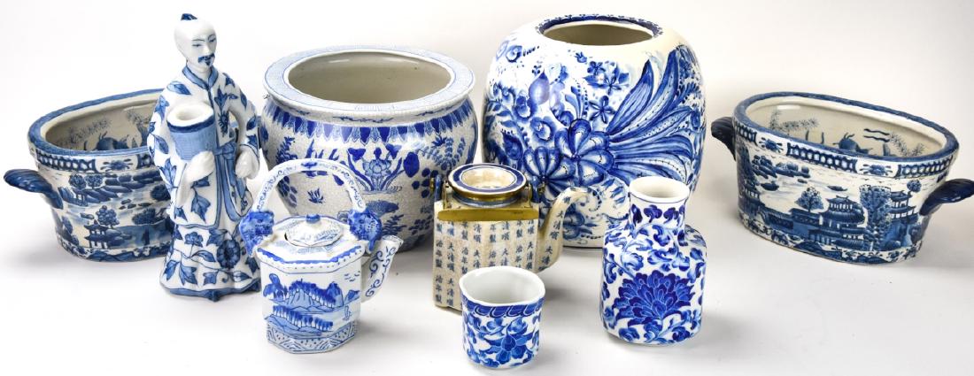 Lot of Chinese Style Porcelain Table Articles (1 of 10)