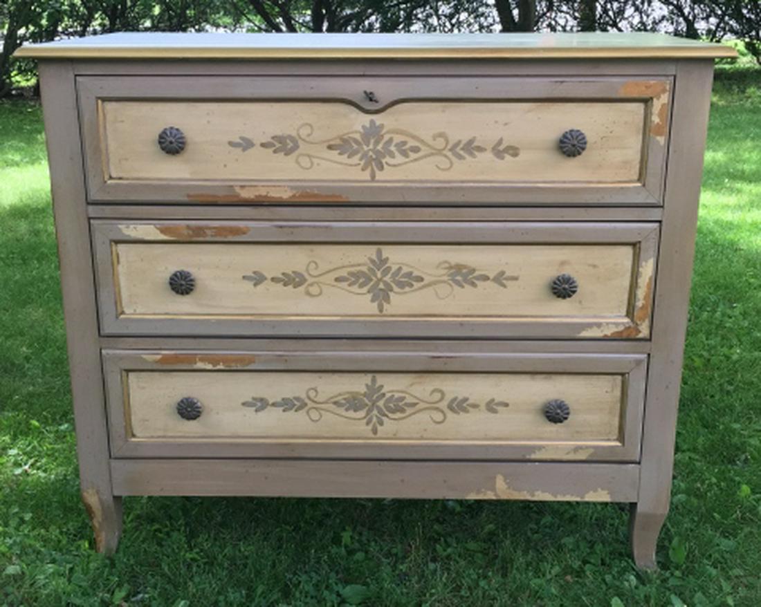 Romweber French Provincial Style Bureau / Dresser (1 of 10)