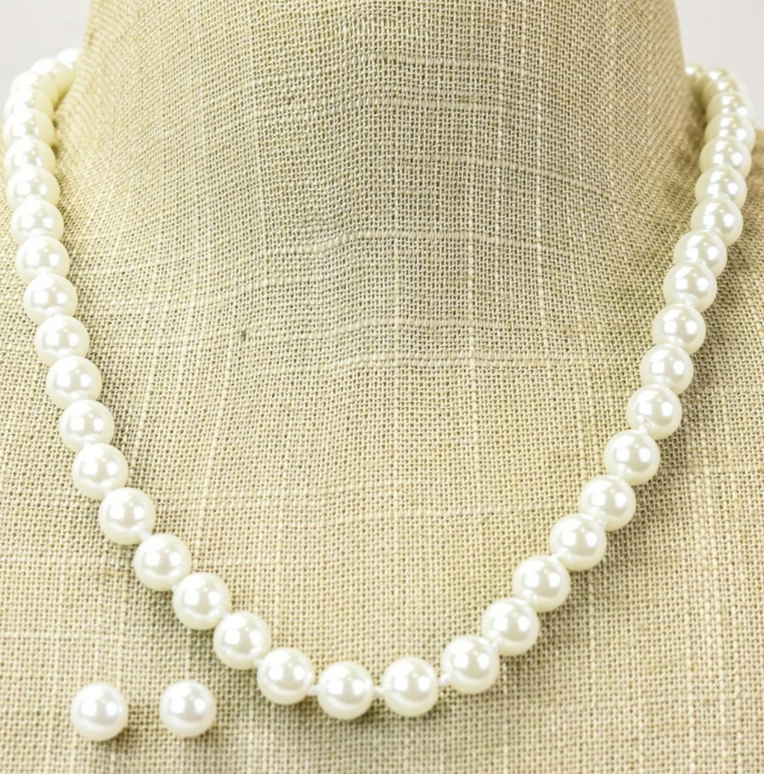 Hand Knotted Strand of Pearls w Matching Earrings (1 of 9)