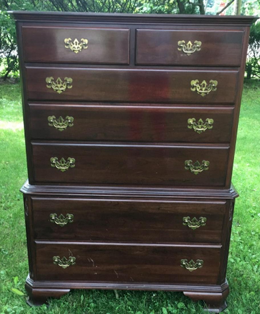 Ethan Allen Federal Style Dresser / Bureau: Ethan Allen Federal Style Dresser / Bureau. Mahogany toned dresser / bureau with 7 pull out drawers by Ethan Allen. 55 inches x 38 inches x 20 inches.